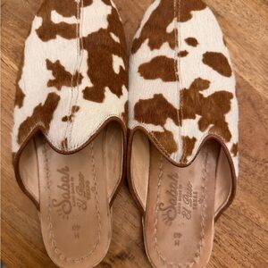 Sabah Cowhide Slip-On Mules in Brown and White